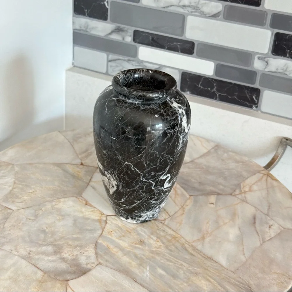 Gorgeous Handmade Sophisticated Black Green and White Marble‎ Onyx Vase